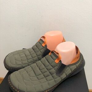 Merrell Moc II Men’s Olive and Orange Quilted Slip-On Shoes Size 9